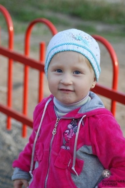 У Луцьку – новий дитячий майданчик. ФОТО